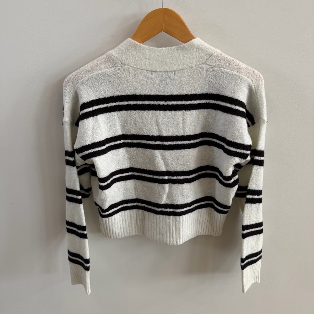 🖤🤍 Forever 21 Black & White Striped Cropped Cardigan – Size XS - Picture 3 of 5